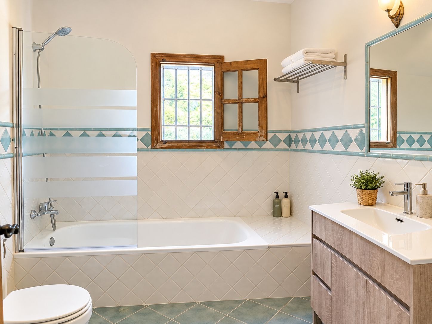 Un baño con bañera, inodoro y tocador con espejo.