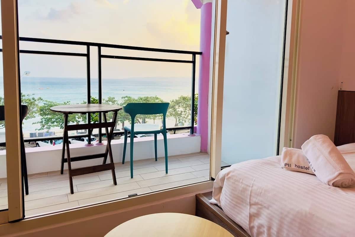 Blackout curtains, soundproofing, free WiFi, bed sheets