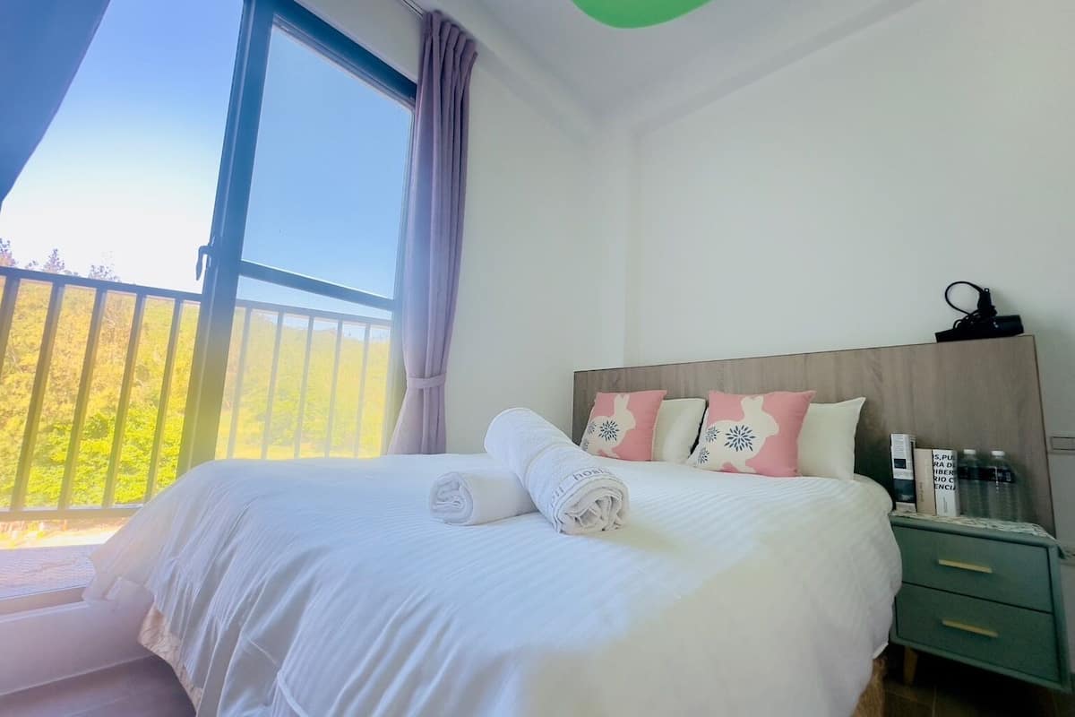 Blackout curtains, soundproofing, free WiFi, bed sheets