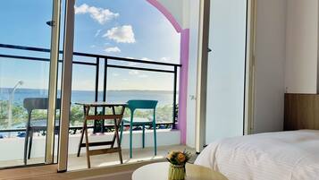 Blackout drapes, soundproofing, free WiFi, bed sheets