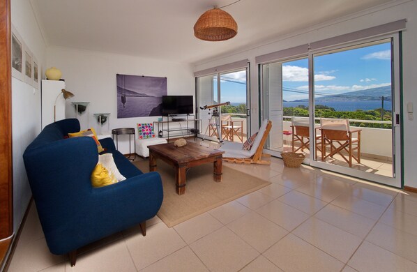 Smart TV, books, stereo - Superb view! (Madalena (Pico))