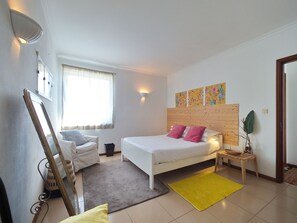 3 bedrooms, iron/ironing board, WiFi, bed sheets - Superb view! (Madalena (Pico))