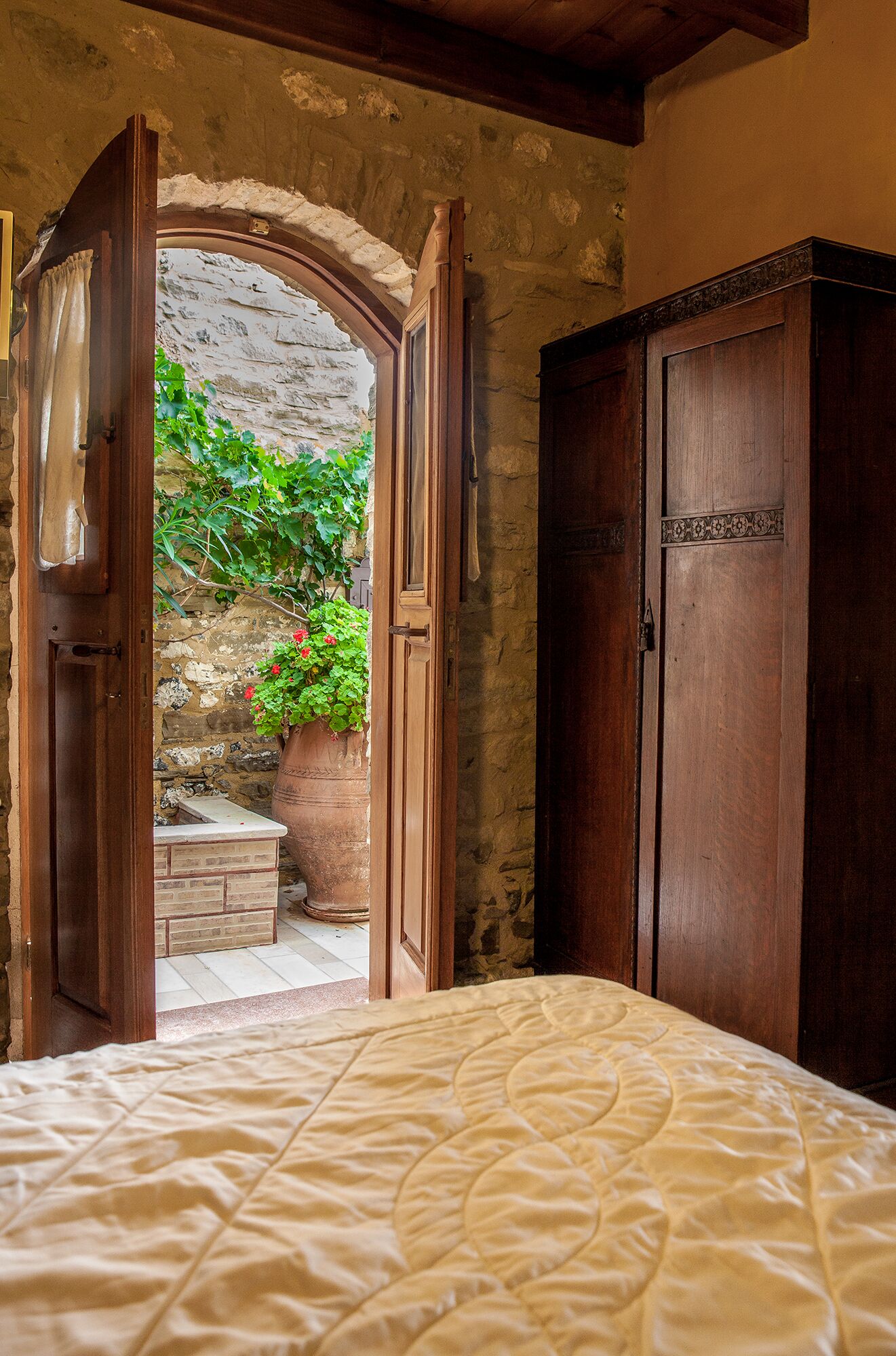 1 bedroom, desk, iron/ironing board, WiFi