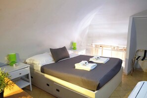 1 habitación, tabla de planchar con plancha, wifi gratis y ropa de cama 