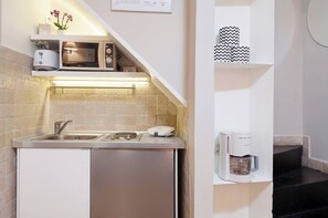 Refrigerador, microondas, placa de cocina, lavavajillas