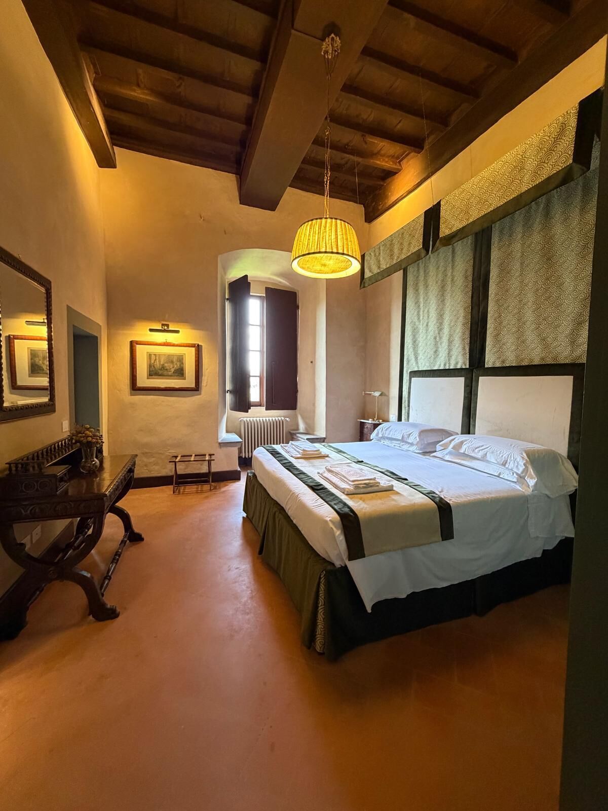 9 Schlafzimmer, Schreibtisch, Bügeleisen/Bügelbrett, WLAN