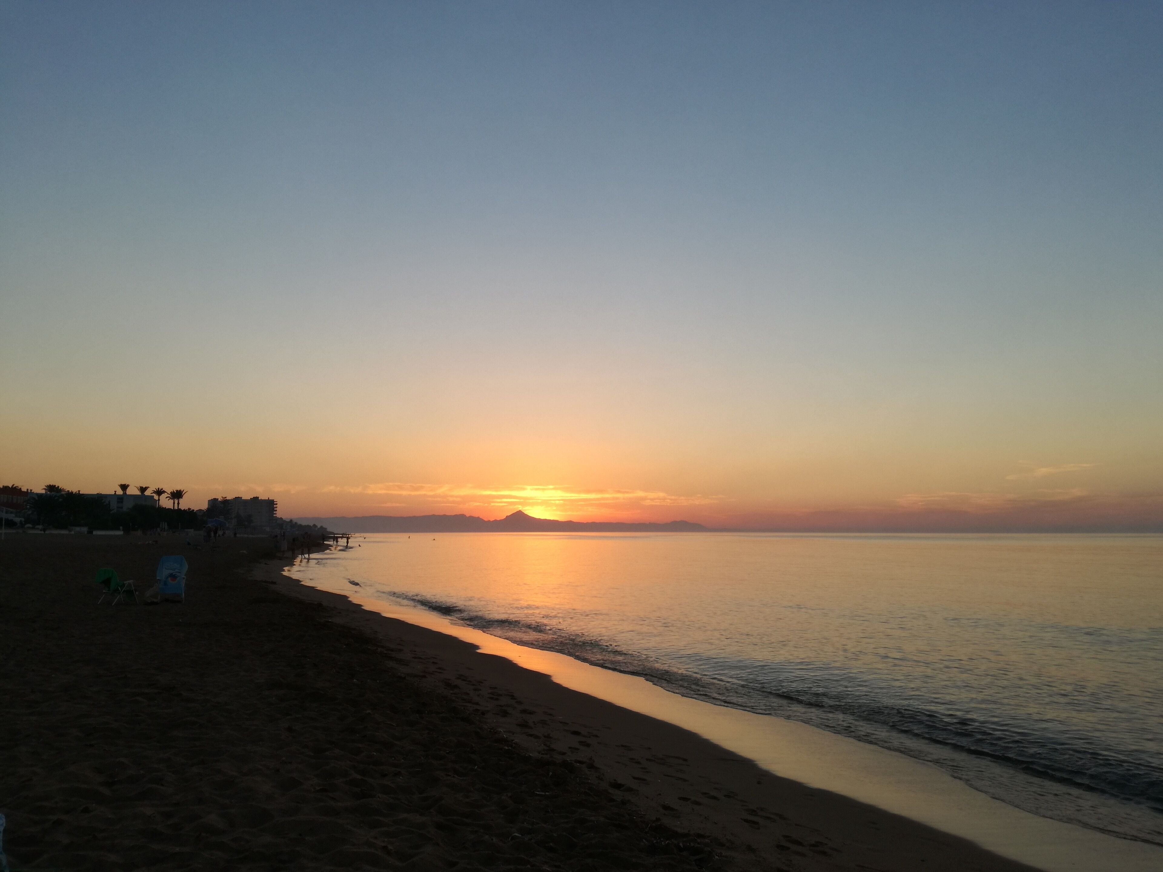 In Strandnähe, Liegestühle, Strandtücher