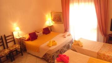 1 slaapkamer, een strijkplank/strijkijzer, beddengoed