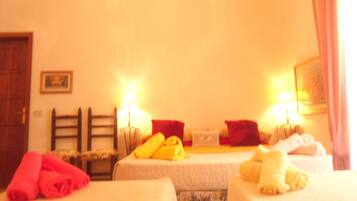 1 slaapkamer, een strijkplank/strijkijzer, beddengoed