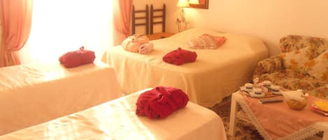 1 soverom, strykejern/-brett og sengetøy