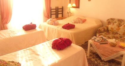 Chambre familiale de rĂȘve confortable pour un voyageur NOUVELLE FORMULE â„ B&B au coeur de la Sardaigne