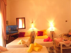 1 soverom, strykejern/-brett og sengetøy