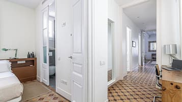 3 quartos, cofres nos quartos, escrivaninha