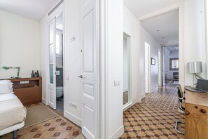 3 bedrooms, in-room safe, desk, iron/ironing board
