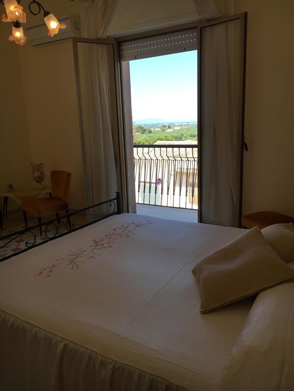 2 bedrooms, iron/ironing board, travel cot, free WiFi