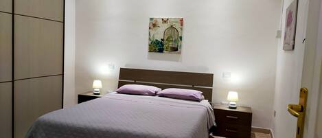 2 bedrooms, iron/ironing board, travel crib, free WiFi