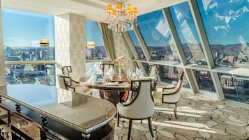 Presidential Suite | In-room dining