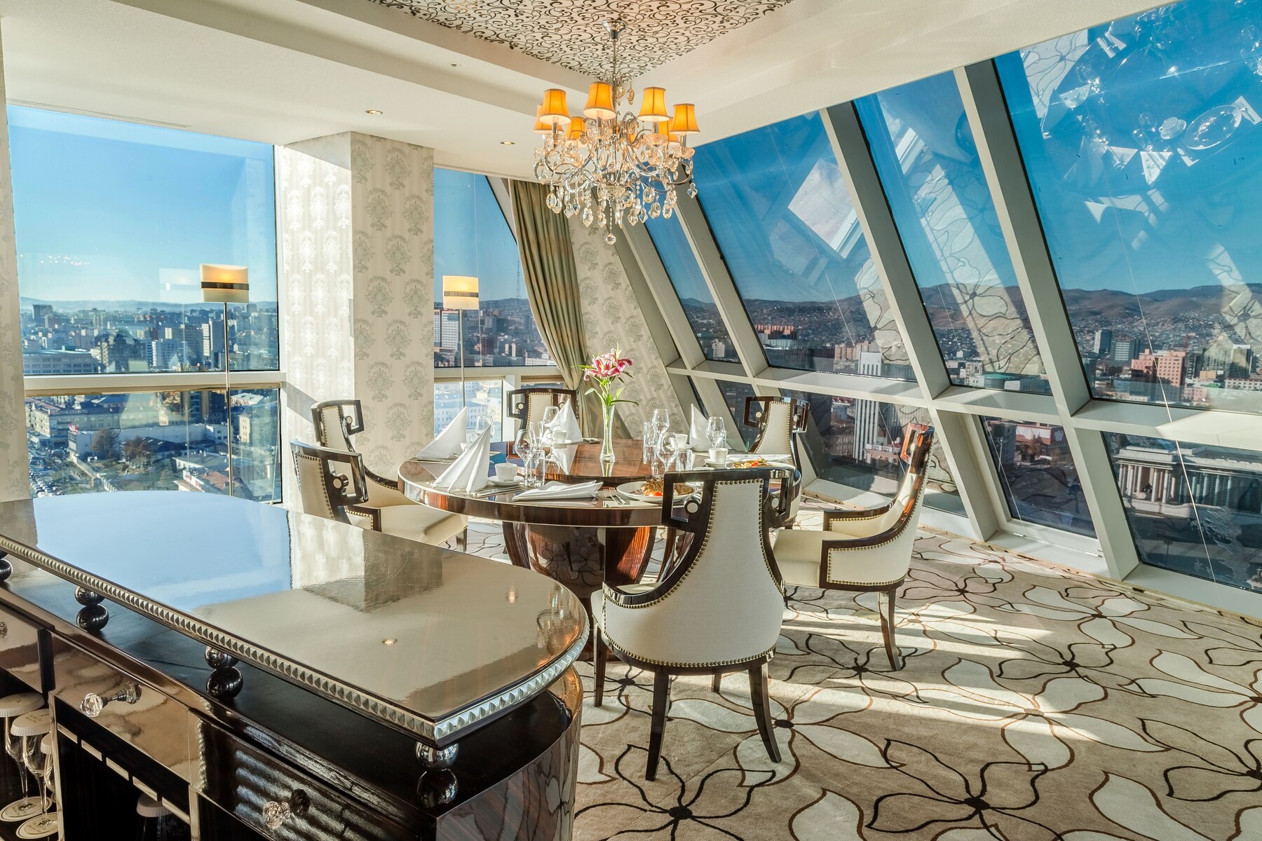 Presidential Suite | In-room dining