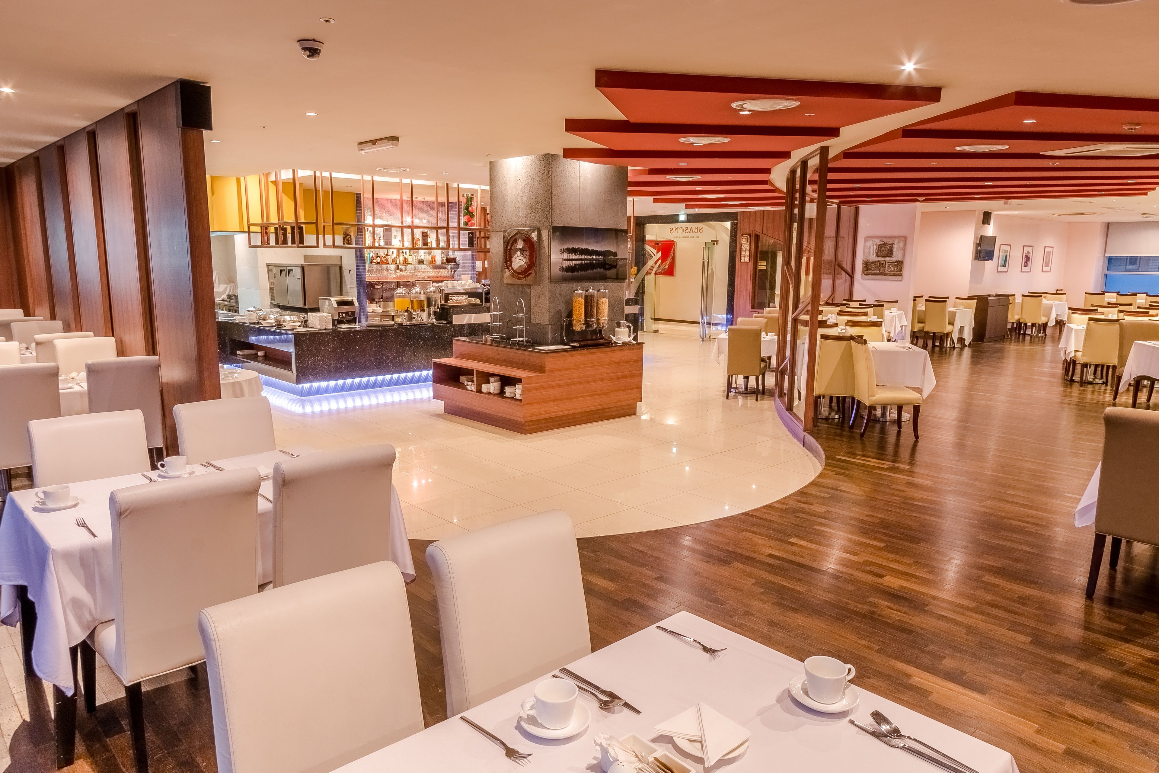 朝食 (ビュッフェ)、毎日提供 (1 名様 15 USD)