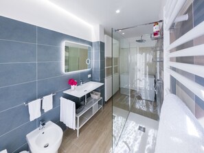 Shower, hair dryer, bidet, towels - Apartment/ flat - Trapani (Trapani)