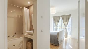 2 多间卧室、熨斗/熨衣板、免费 WiFi、床单