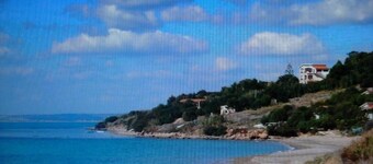 VILLA AVEC GRANDES TERRASSES ET JARDINS AVEC VUE MER