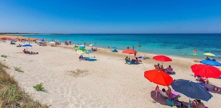 Lettini da mare. Roseti di Campi: la tua casa lontano da casa, immersa nel profumo della natura.