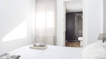 3 dormitorios, tabla de planchar con plancha, wifi gratis y ropa de cama