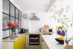 Fridge, microwave, oven, stovetop - Two pretty bedrooms on the ground floor of my house (Montreuil)