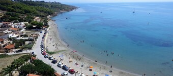 Apartment 3 beds, 190 meters from the sea, wi-fi, tennis court / Football