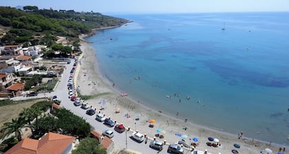 Apartment 3 beds, 190 meters from the sea, wi-fi, tennis court / Football