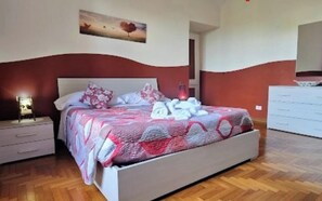 3 bedrooms, in-room safe, iron/ironing board, free WiFi