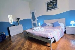 3 bedrooms, in-room safe, iron/ironing board, free WiFi
