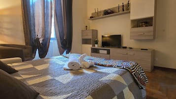 3 bedrooms, in-room safe, iron/ironing board, free WiFi