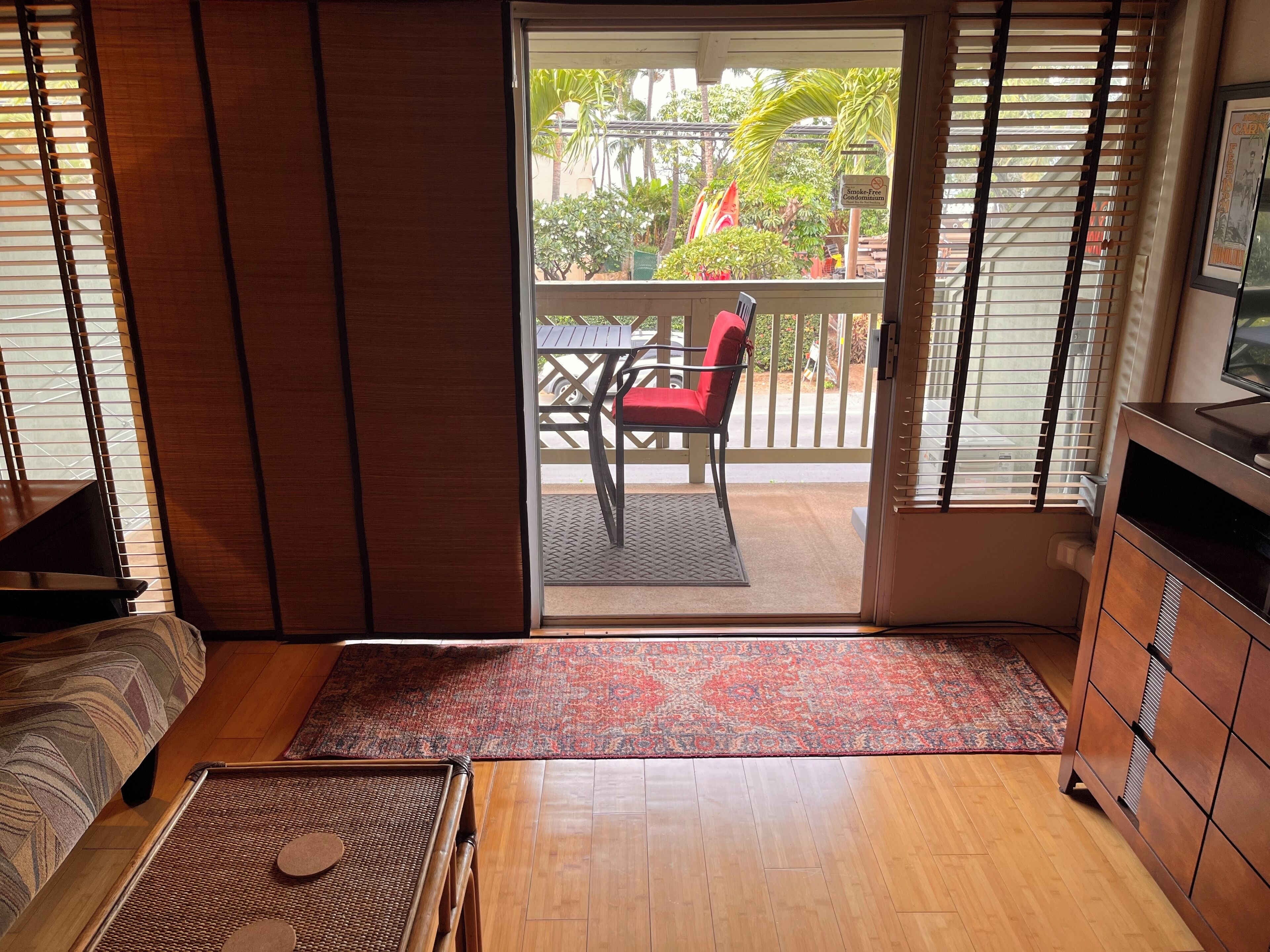 智能电视、DVD 播放器、书、流媒体服务