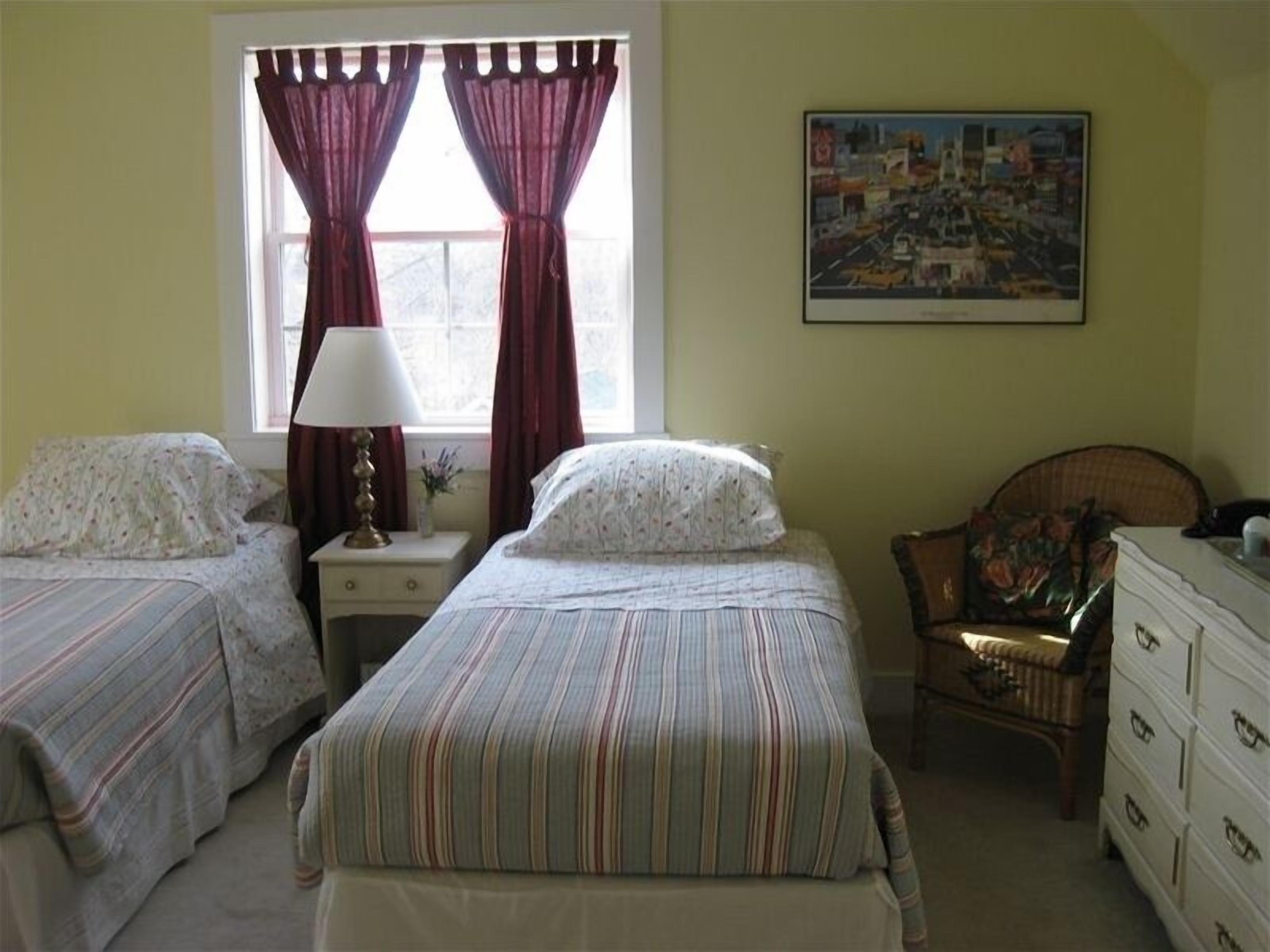 3 habitaciones, tabla de planchar con plancha, cuna de viaje y wifi 