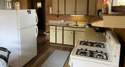 Glacier Get Away Cabin-Great rates. Convenient location, clean, comfy, mtn view.