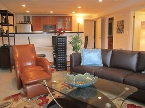 Smart TV, chimenea, videojuegos y futbolito