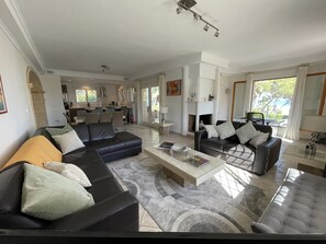 Smart TV, DVD player, table football, ping pong