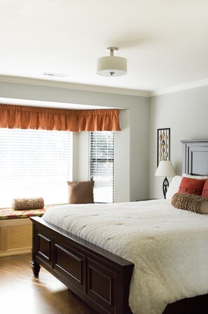2 bedrooms, iron/ironing board, WiFi, bed sheets - Sunny View Cottage in the Beautiful Wine Country  (Santa Rosa)