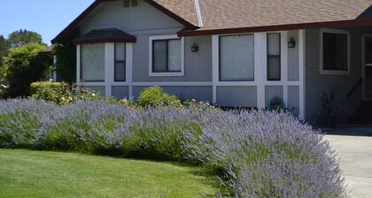 Sunny View Cottage in the Beautiful Wine Country