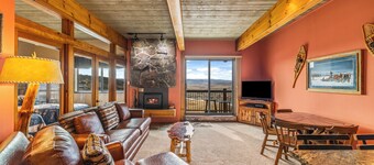 Slopeside Comfort & Unbeatable Location!