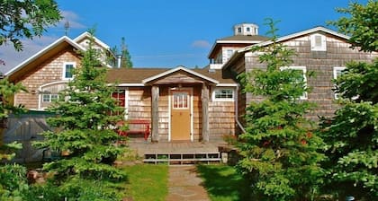 The North Shore Fisherman's Cabin- historic- Sauna Available