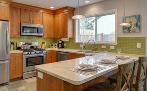 Fridge, microwave, oven, stovetop - Walk to Skiing (Heavenly) | Hot Tub, Bocce & more (South Lake Tahoe)