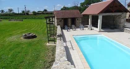 GITE "ALBIZIA" and its swimming pool of 10x4 m.