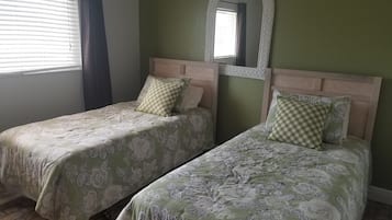 2 habitaciones, tabla de planchar con plancha, wifi y ropa de cama