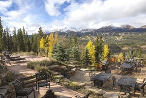 تناول الطعام بالخارج