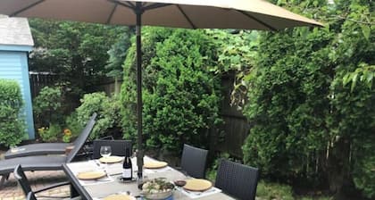 Circa 1725 home w/Roof Deck and Water Views