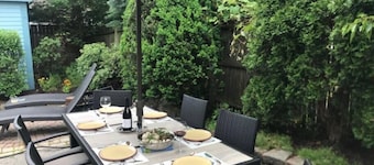 Circa 1725 home w/Roof Deck and Water Views