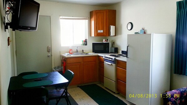 Fridge, microwave, stovetop, coffee/tea maker